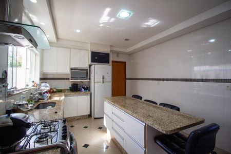 Casa de condomínio para alugar com 331m², 3 quartos e 6 vagasCozinha