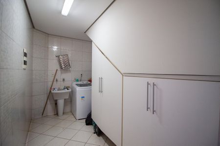 Casa de condomínio para alugar com 331m², 3 quartos e 6 vagasÁrea de Serviço