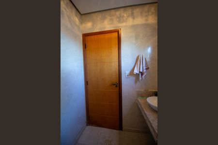 Casa de condomínio para alugar com 331m², 3 quartos e 6 vagasLavabo