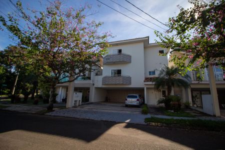 Casa de condomínio para alugar com 331m², 3 quartos e 6 vagasFachada