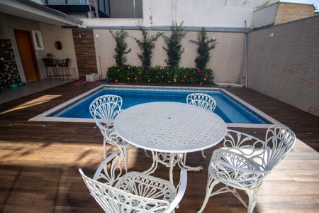 Casa de condomínio para alugar com 331m², 3 quartos e 6 vagasPiscina
