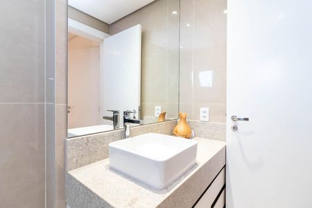 Apartamento à venda com 87m², 2 quartos e 2 vagas Apartamento à venda com 87m², 2 quartos e 2 vagasBanheiro da Suíte 1