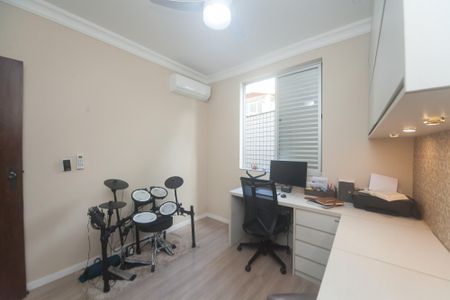 quarto 2 de apartamento para alugar com 3 quartos, 140m² em Buritis, Belo Horizonte
