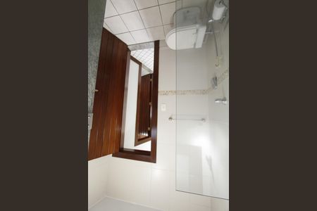 Casa à venda com 450m², 4 quartos e 4 vagasBanheiro da semi Suíte 2e  3