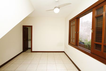 Casa à venda com 450m², 4 quartos e 4 vagasQuarto 1 - Suíte