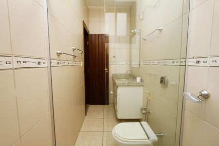 Casa à venda com 450m², 4 quartos e 4 vagasBanheiro da Suíte 1