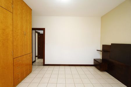 Casa à venda com 450m², 4 quartos e 4 vagasQuarto 4 - Suíte