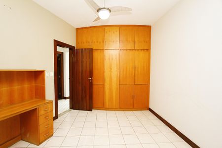 Casa à venda com 450m², 4 quartos e 4 vagasQuarto 3 - semi Suíte