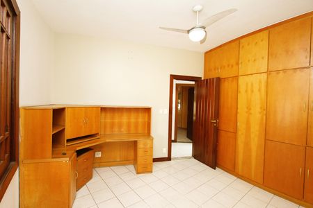 Casa à venda com 450m², 4 quartos e 4 vagasQuarto 3 - semi Suíte