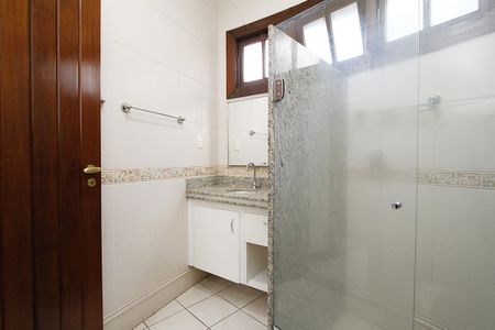 Casa à venda com 450m², 4 quartos e 4 vagasBanheiro da semi Suíte 2e  3