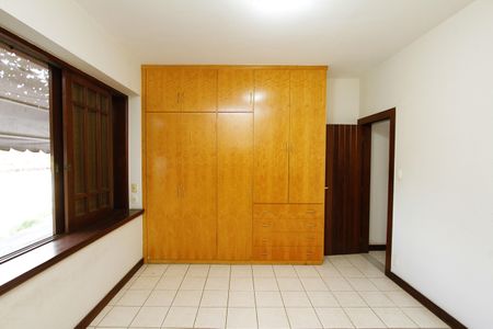 Casa à venda com 450m², 4 quartos e 4 vagasQuarto 4 - Suíte