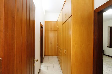 Casa à venda com 450m², 4 quartos e 4 vagasCloset da suíte 4