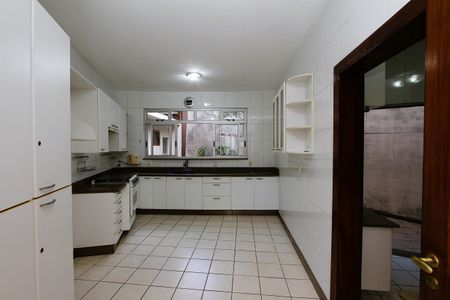 Casa à venda com 450m², 4 quartos e 4 vagasCozinha