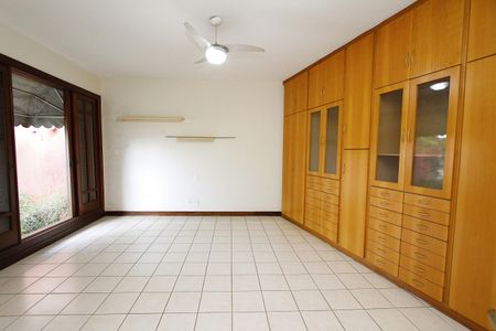 Casa à venda com 450m², 4 quartos e 4 vagasQuarto 2 - semi Suíte