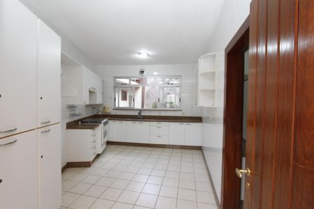 Casa à venda com 450m², 4 quartos e 4 vagasCozinha