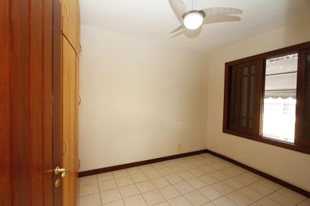 Casa à venda com 450m², 4 quartos e 4 vagasQuarto 4 - Suíte