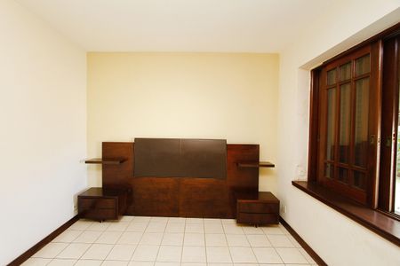 Casa à venda com 450m², 4 quartos e 4 vagasQuarto 4 - Suíte