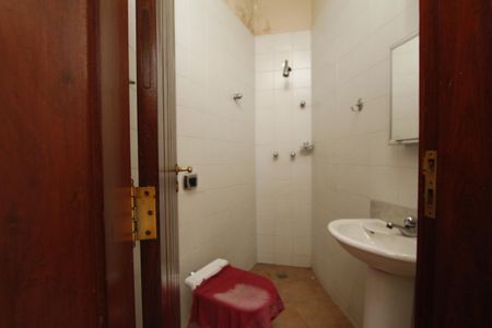 Casa à venda com 450m², 4 quartos e 4 vagasBanheiro de serviço