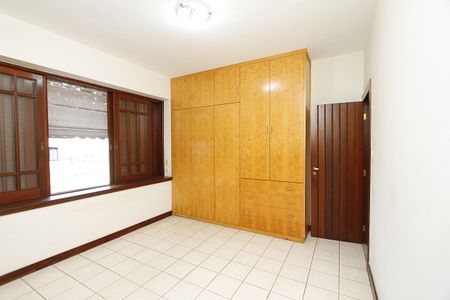 Casa à venda com 450m², 4 quartos e 4 vagasQuarto 4 - Suíte
