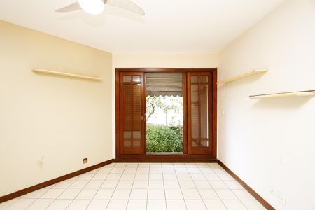 Casa à venda com 450m², 4 quartos e 4 vagasQuarto 2 - semi Suíte