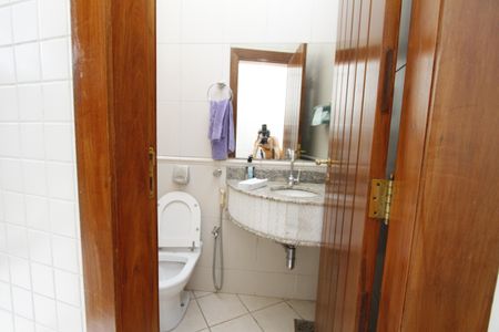 Casa à venda com 450m², 4 quartos e 4 vagaslavabo 