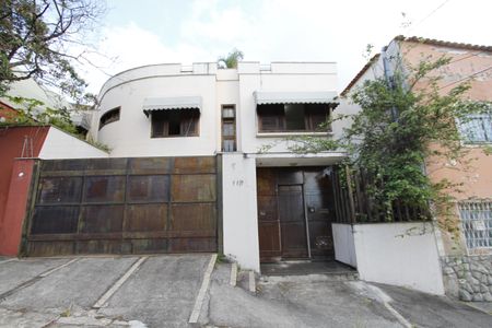 Casa à venda com 450m², 4 quartos e 4 vagasFachada