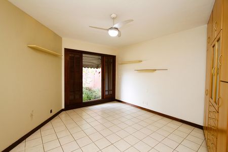 Casa à venda com 450m², 4 quartos e 4 vagasQuarto 2 - semi Suíte
