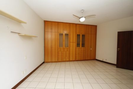 Casa à venda com 450m², 4 quartos e 4 vagasQuarto 2 - semi Suíte