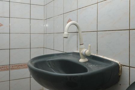 Casa para alugar com 100m², 2 quartos e 2 vagasBanheiro da Suíte