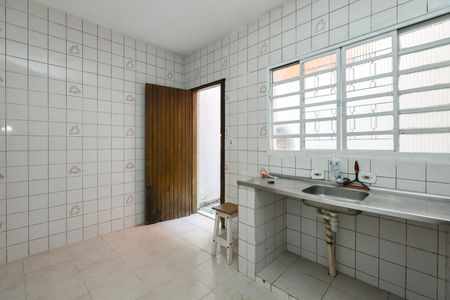 Casa para alugar com 100m², 2 quartos e 2 vagasCozinha