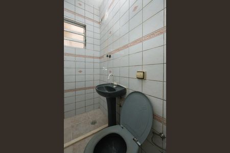 Casa para alugar com 100m², 2 quartos e 2 vagasBanheiro da Suíte