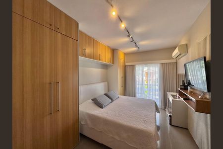 Casa de condomínio à venda com 310m², 4 quartos e 3 vagas Casa de condomínio à venda com 310m², 4 quartos e 3 vagasSuite 1