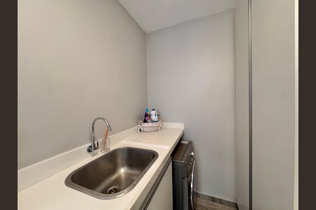 Casa de condomínio à venda com 310m², 4 quartos e 3 vagas Casa de condomínio à venda com 310m², 4 quartos e 3 vagasÁrea de Serviço