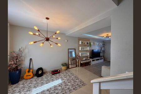 Casa de condomínio à venda com 310m², 4 quartos e 3 vagas Casa de condomínio à venda com 310m², 4 quartos e 3 vagasSala