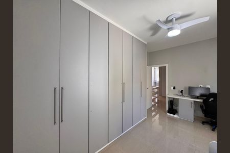 Casa de condomínio à venda com 310m², 4 quartos e 3 vagas Casa de condomínio à venda com 310m², 4 quartos e 3 vagasSuite 3