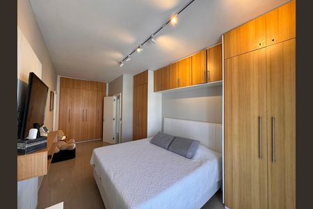 Casa de condomínio à venda com 310m², 4 quartos e 3 vagas Casa de condomínio à venda com 310m², 4 quartos e 3 vagasSuite 1