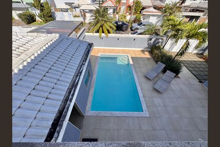 Casa de condomínio à venda com 310m², 4 quartos e 3 vagas Casa de condomínio à venda com 310m², 4 quartos e 3 vagasSuite 2 - Varanda - Vista