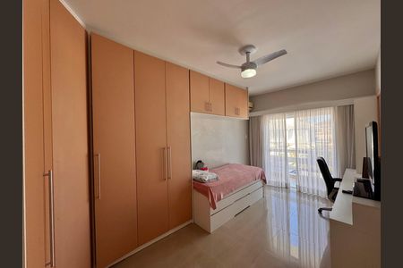 Casa de condomínio à venda com 310m², 4 quartos e 3 vagas Casa de condomínio à venda com 310m², 4 quartos e 3 vagasSuite 2