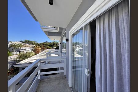 Casa de condomínio à venda com 310m², 4 quartos e 3 vagas Casa de condomínio à venda com 310m², 4 quartos e 3 vagasSuite 2 - Varanda
