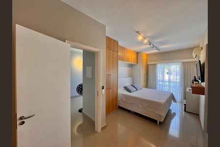 Casa de condomínio à venda com 310m², 4 quartos e 3 vagas Casa de condomínio à venda com 310m², 4 quartos e 3 vagasSuite 1