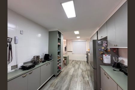 Casa de condomínio à venda com 310m², 4 quartos e 3 vagas Casa de condomínio à venda com 310m², 4 quartos e 3 vagasCozinha
