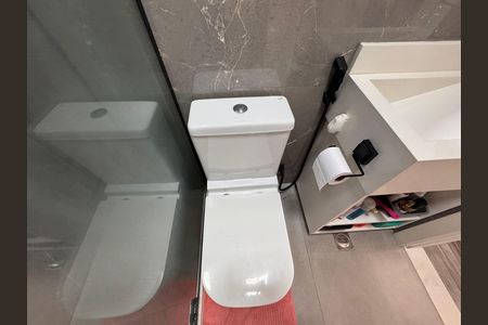 Casa de condomínio à venda com 310m², 4 quartos e 3 vagas Casa de condomínio à venda com 310m², 4 quartos e 3 vagasBanheiro Social