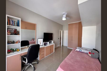 Casa de condomínio à venda com 310m², 4 quartos e 3 vagas Casa de condomínio à venda com 310m², 4 quartos e 3 vagasSuite 2