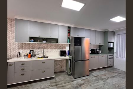 Casa de condomínio à venda com 310m², 4 quartos e 3 vagas Casa de condomínio à venda com 310m², 4 quartos e 3 vagasCozinha