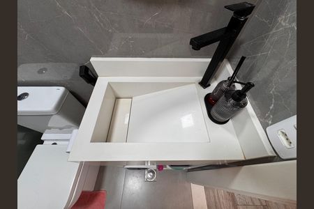 Casa de condomínio à venda com 310m², 4 quartos e 3 vagas Casa de condomínio à venda com 310m², 4 quartos e 3 vagasBanheiro Social