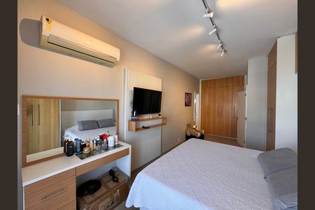 Casa de condomínio à venda com 310m², 4 quartos e 3 vagas Casa de condomínio à venda com 310m², 4 quartos e 3 vagasSuite 1
