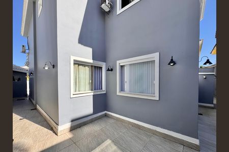 Casa de condomínio à venda com 310m², 4 quartos e 3 vagas Casa de condomínio à venda com 310m², 4 quartos e 3 vagasÁrea externa