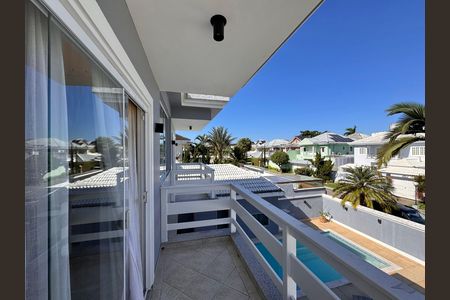 Casa de condomínio à venda com 310m², 4 quartos e 3 vagas Casa de condomínio à venda com 310m², 4 quartos e 3 vagasSuite 1 - Varanda