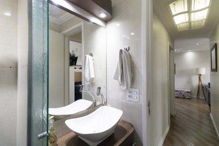 Apartamento à venda com 52m², 2 quartos e 1 vaga Apartamento à venda com 52m², 2 quartos e 1 vagaBanheiro