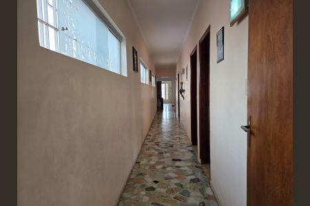 Casa para alugar com 400m², 3 quartos e 3 vagasCorredor 